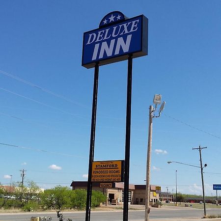 Deluxe Inn Stamford Экстерьер фото