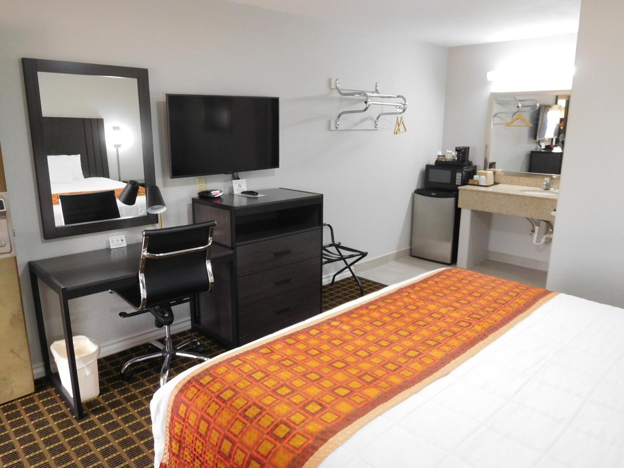 Deluxe Inn Stamford Экстерьер фото