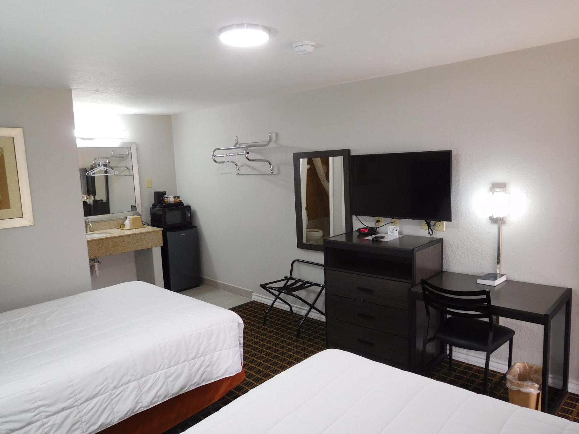 Deluxe Inn Stamford Экстерьер фото