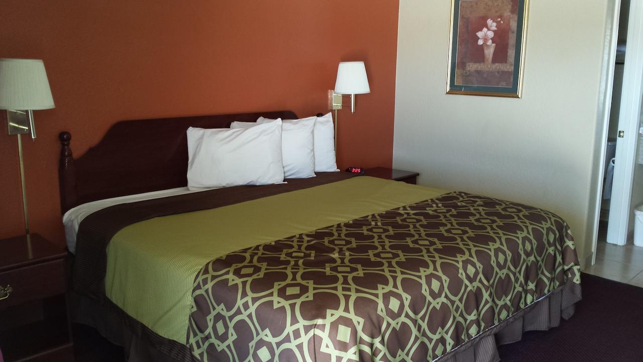 Deluxe Inn Stamford Экстерьер фото